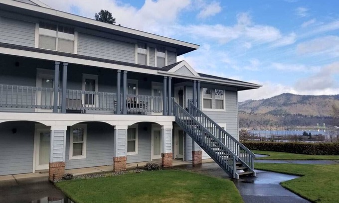 Hood River Condo | Space and Style - 1 Bedroom, 2 Bathrooms - Convenient, Cozy Condo