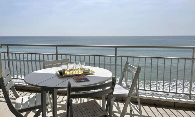 Saint-Gilles-Croix-de-Vie Apartment | Spacious apartment on 1st floor with balcony, sea view, double garage in Saint-Gilles-Croix-de-Vie