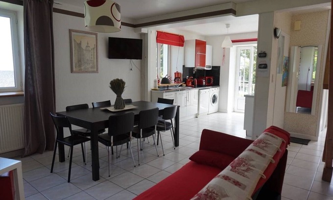 Besse-en-Chandesse Apartment | Spacieux Appart Triplex - Très Bien Situé - Prox Super Besse et Commerces