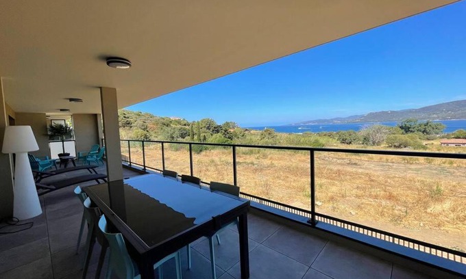 Propriano Apartment | Spacieux appart- 6PERS- VUE MER- 2 min de la plage