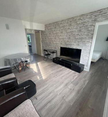 Massy Apartment | Spacieux Appartement Familial - 10 mnt du RER B