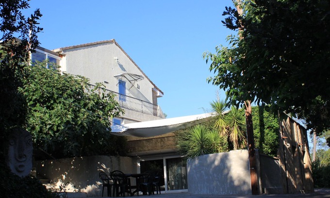 Barjols Apartment | Spacieux Logement Indépendant Dans Propriété Verdoyante