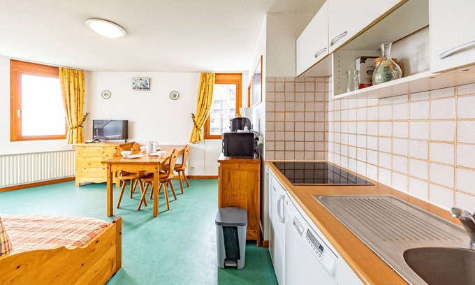 Saint-Francois-Longchamp Apartment | Spacious 2-BR Apartment for 7 with Balcony, Near Slopes and Shops