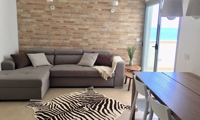 Santa Cruz de Tenerife Apartment | Spacious and newly renovated apartment with exclusive beach in Anaga Park.