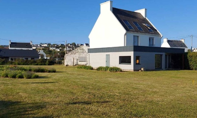Poulgoazec House | Spacious 180 m2 house, walking distance to the beach!