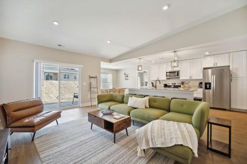 Williamsburg House | Spacious 18BR 18BA Combined Condos in Traverse City