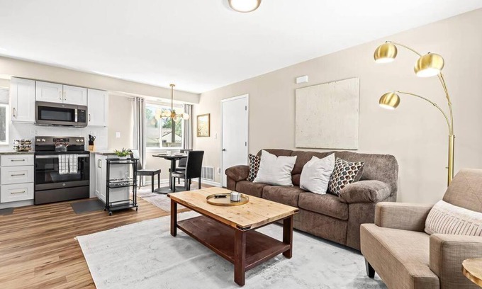 Roseville Apartment | Spacious 1BR Flat, Workspace, King Bed