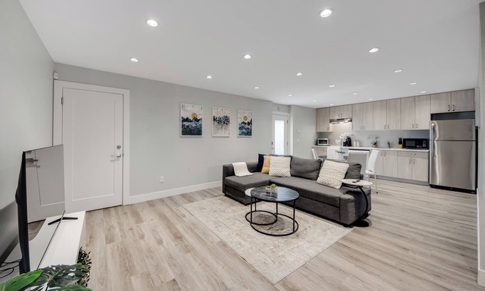 District of North Vancouver House | Spacious 1BR Suite + Sofa Bed Near Capilano Bridge & Trails