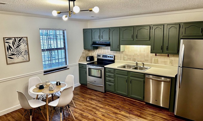 Knoxville Condo | Spacious 2 Bed, 1.5 Bath Condo. Safe, Clean & Stylish 4.3 miles to Downtown/UT