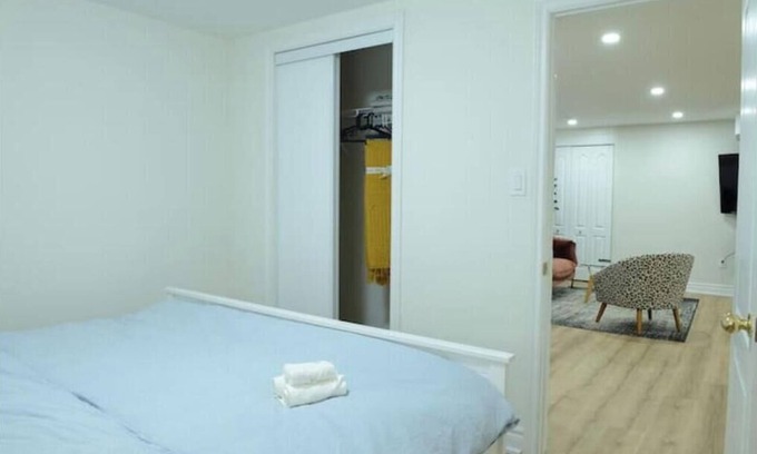 Richmond Hill House | Spacious 2-Bed-Room near Yonge & Major Mackenzie