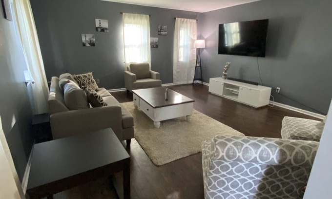 Edgemoor Condo | spacious 2 bedroom, 2 bathroom condo