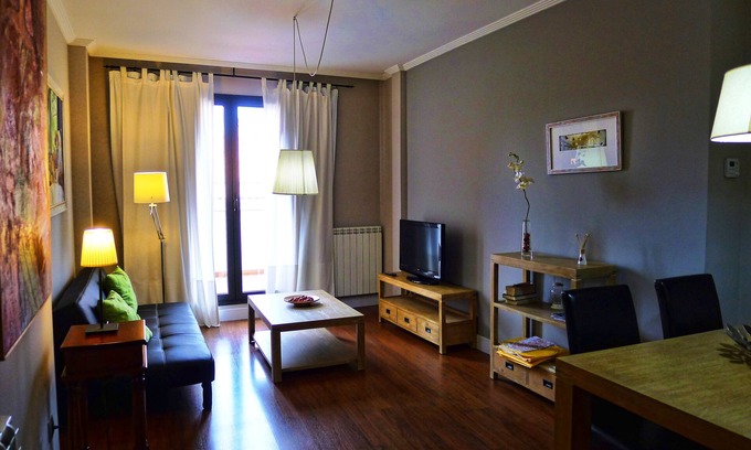Centro Apartment | SPACIOUS 2 BEDROOM APARTMENT, AIR CONDITIONING, OPTIONAL GARAGE, WIFI