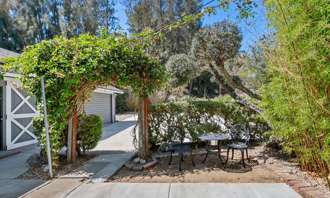 Whittier House | Spacious 2-Bedroom Avocado Home!