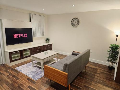 Edgware Apartment | Spacious 2-bedroom Flat, Edgware London