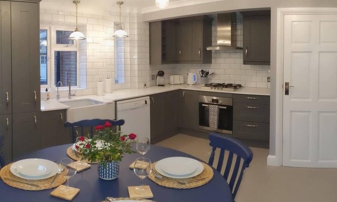 Iver Apartment | Spacious 2-Bedroom Family Flat in Iver Heath