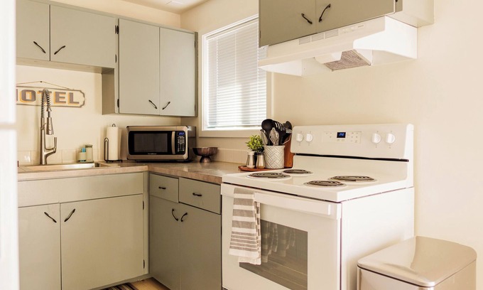 Tri-Cities Apartment | Spacious 2-bedroom home in Kennewick with AC, WiFi