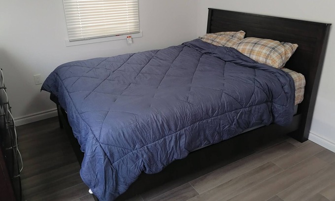 Radisson Heights - Albert Park House | Spacious 2 bedroom main floor guest suite, close drive to downtown