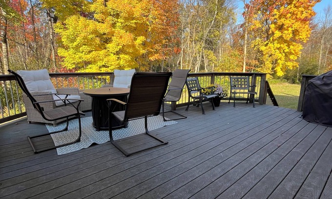 Howard House | Spacious 2025 NFL Draft House - 10 Min from Lambeau!