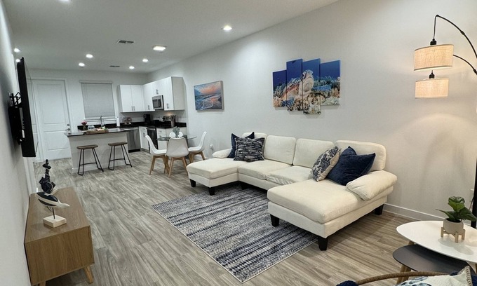 Stuart House | Spacious 2bd/2.5bth Home - Mins from the beach!