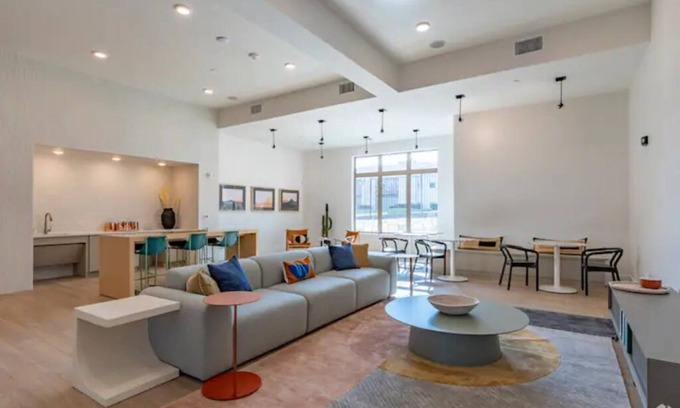 Medical Center District House | Spacious 2bd/2BA in Medical Center *Free Parking*