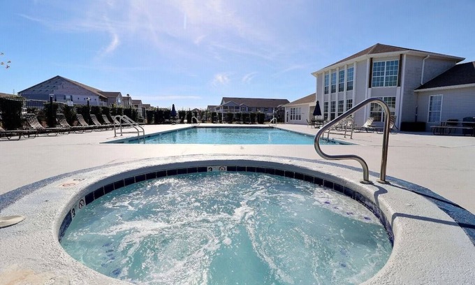 Gulf Shores Apartment | Spacious 2BR Condo - minutes to Beach & Foley Sports Complex
