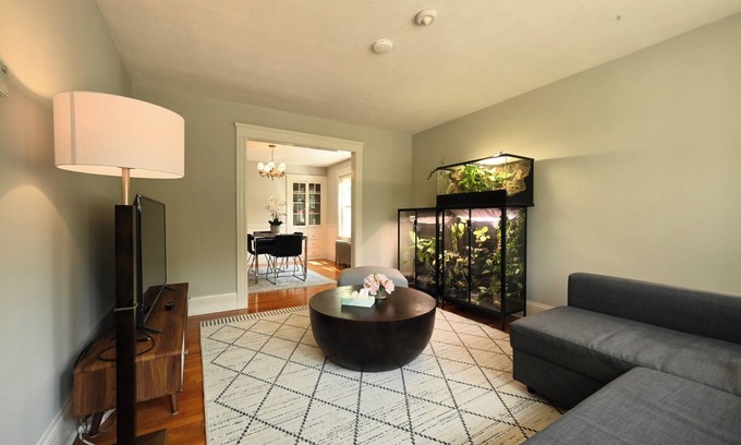 Cambridge House | Spacious 2BR in Cambridge; Free Parking; Near Harvard, MIT, & Tufts
