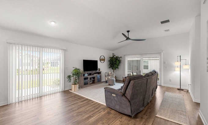 Sumter County House | Spacious 2BR in The Villages | GolfCart | King Bed