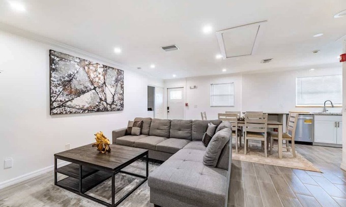 Stuart Apartment | Spacious 2BR Townhouse Near The Beach with Parking
