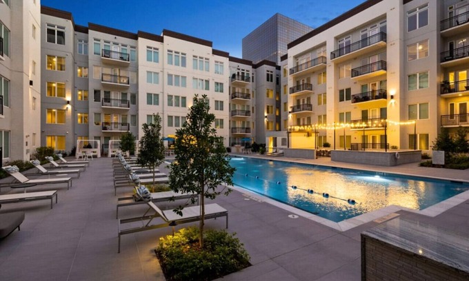 The Galleria Apartment | Spacious 3 Bed/2.5 Bath Apartment in the Galleria