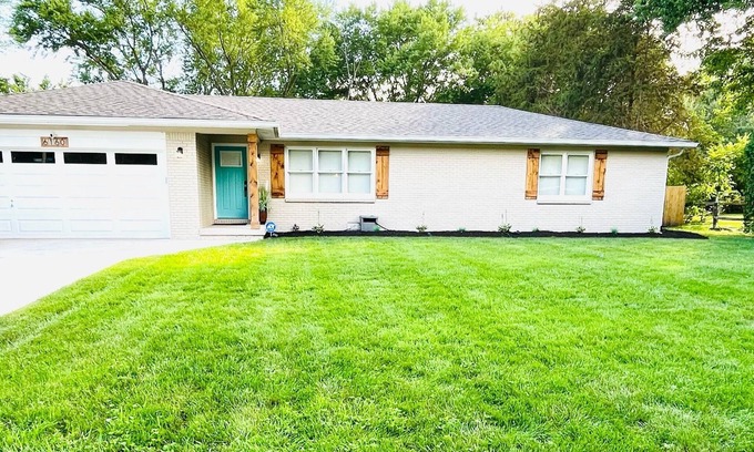 Indianapolis House | Spacious 3 bed 2.5 half bath cozy modern home in established neighborhood!