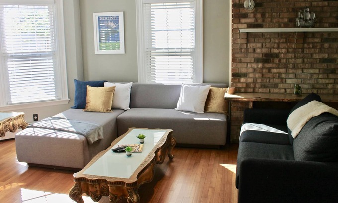 Munjoy Hill Apartment | Spacious 3-Bed, Walk to Beach n Bars