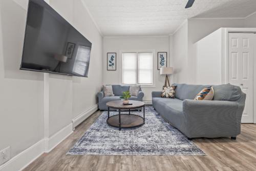 The Heights Apartment | Spacious 3-Bedroom Apartment near NYC - 15min to Times Square, Empire State Building, Central Park, Statue of Liberty