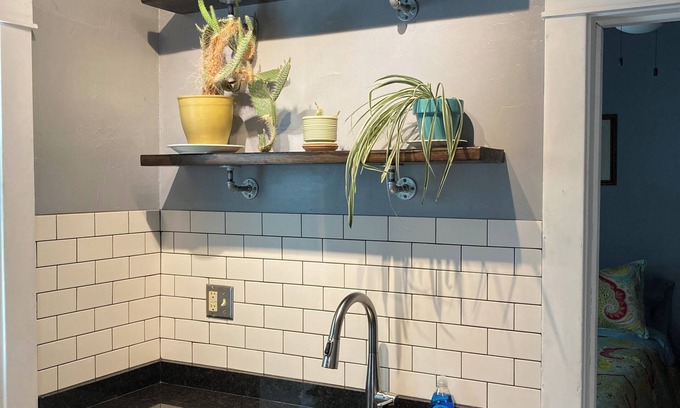 Bay View Apartment | Spacious 3-bedroom apartment with AC, WiFi in awesome Milwaukee