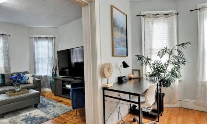 Union HIll Apartment | Spacious 3-bedroom apartment/close to Downtown Worcester/universities/AC