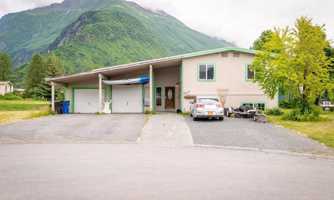 Valdez Apartment | Spacious 3-bedroom apartment in the heart of Valdez with WiFi