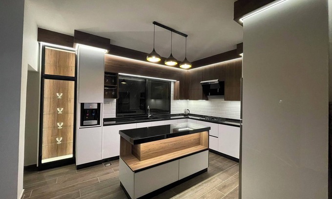 Jabal Al-Hussein Apartment | Spacious 3-bedroom apartment + Studio with AC, WiFi in fabulous Amman