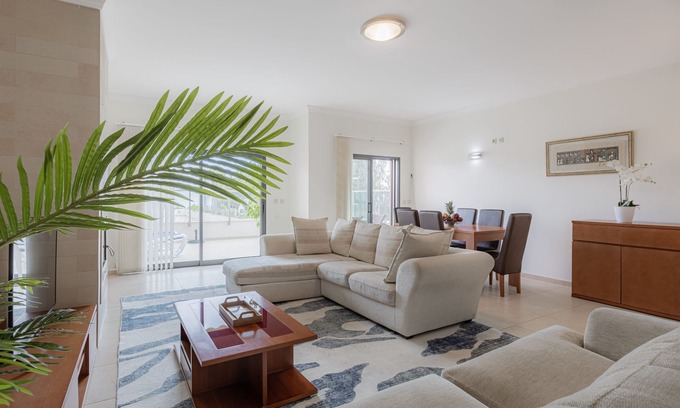 Lagos Apartment | 🏡 Spacious 3-Bedroom Apartment | Pool, Balconies & Secure Parking 🌞
