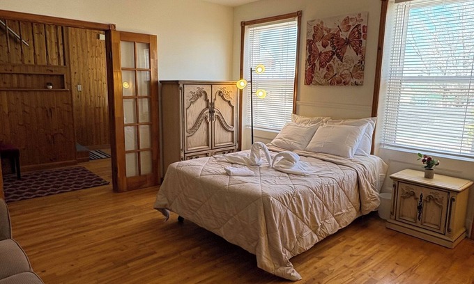 Saint John House | spacious 3 bedroom-5 beds-wifi-parking available