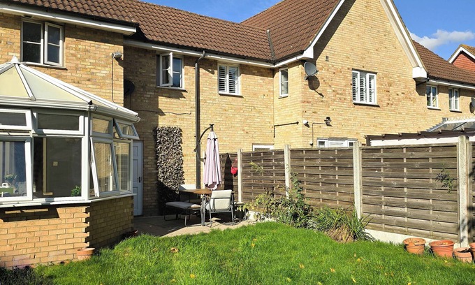 Harold Wood House | Spacious 3 Bedroom in Romford, Contractors Haven