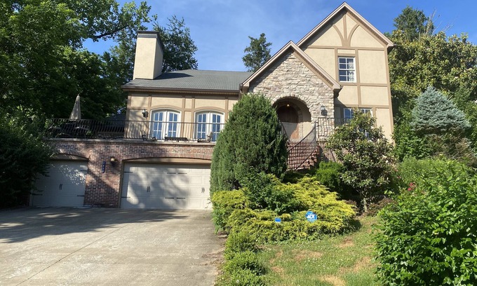 Belknap House | Spacious 3 bedroom home