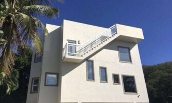 Twin Lakes House | Spacious 3 bedroom house with AC, WiFi in serene Key Largo
