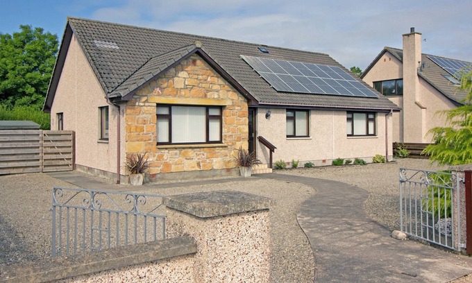 Dornoch House | Spacious 3-bedroom Holiday Home in the Heart of the Highlands.