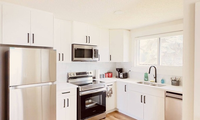 Northeast Edmonton House | "Spacious 3-Bedroom Home Steps Away from Downtown - Your Ideal Urban Getaway!"