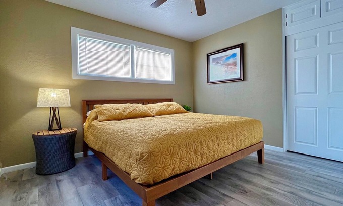 Roswell House | Spacious 3 bedroom Pet Friendly Home