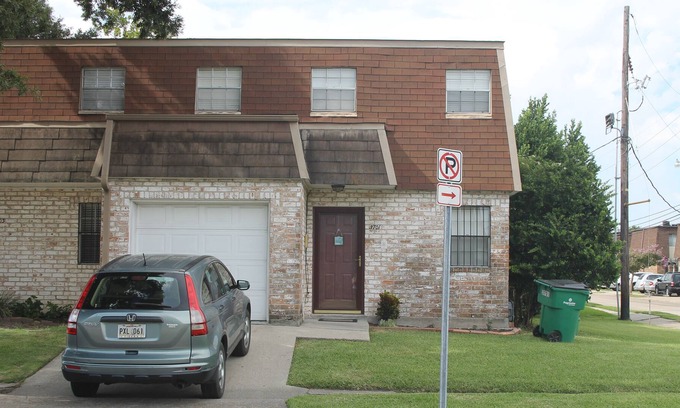 Metairie House | Spacious, 3 bedroom Townhouse for rent