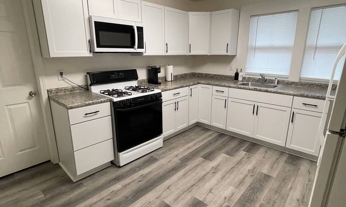 Wayne Apartment | Spacious 3-bedroom apartment with AC, WiFi in charming Indianapolis
