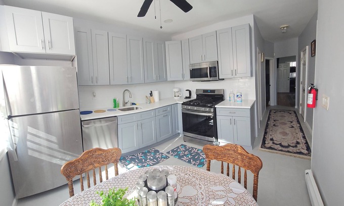 Greenville Apartment | Spacious 3-bedroom apartment with WiFi, AC in beautiful Jersey Cityn