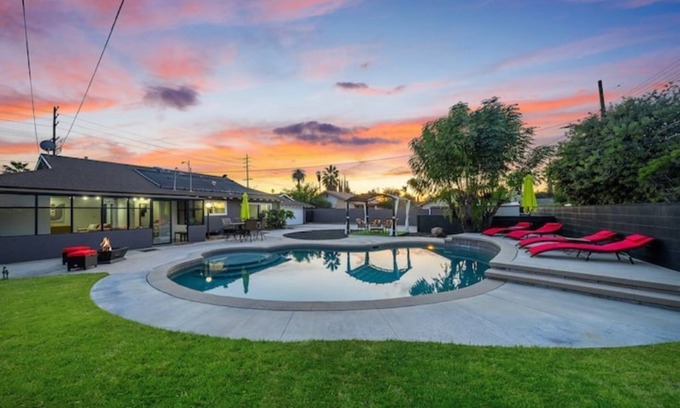 Warner Center House | Spacious 3 Bedroom Luxury Home With a Private Pool
