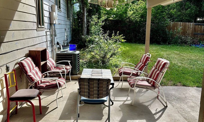 Aurora House | Spacious 3 bedrooms house in enchanting Aurora with half basketball court.