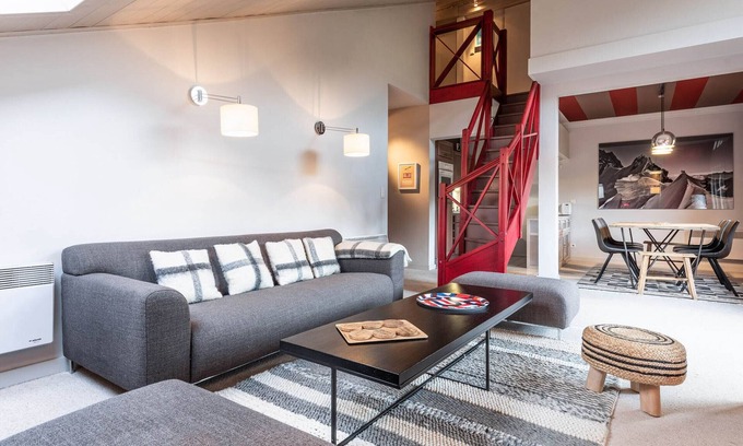 La Clusaz Apartment | Spacious 3-star apartment near slopes, WIFI, 9-10 ppl